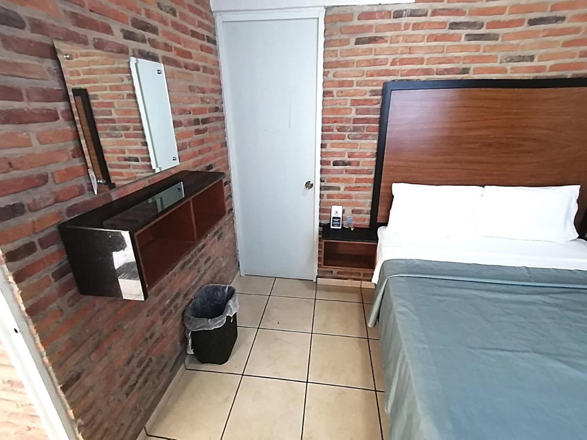 Hotel Hcm Guadalajara Luaran gambar